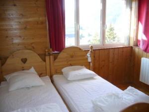 Appartements Grand 100m² avec 3 chambres, parking et Wifi au centre du village - FR-1-689-36 : photos des chambres