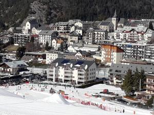 Grand 100m² avec 3 chambres, parking et Wifi au centre du village - FR-1-689-36