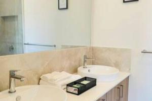 Entire 4 Bedroom Brand New Home In Melton South !