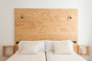 Twin Room with Balcony room in Forenna Hostel