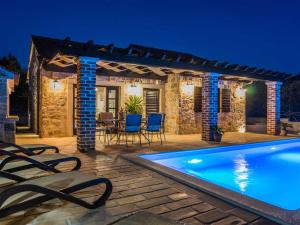 Stone Villa Petit Rustica with pool