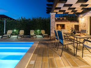 Stone Villa Petit Rustica with pool