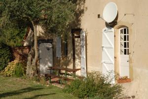 B&B / Chambres d'hotes A la Vie Douce : Chambre Familiale avec Salle de Bains