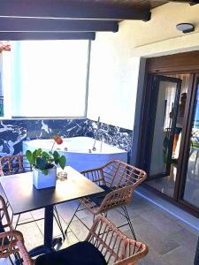 Lux Suite Sea Front Avra