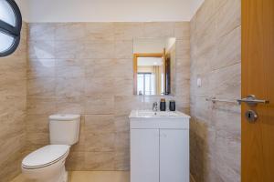 Canhas Residence I by Homie