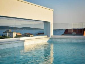 Villa La Perla with pool