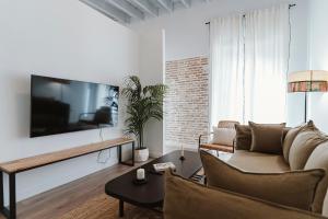 One&Lux Puñonrostro Bright Minimalist Central Home