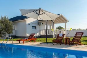 Holiday home Aprilis with pool, Galovac