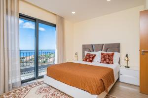 Canhas Residence II by Homie