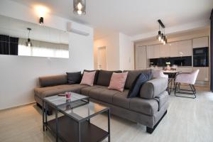 Villa La Perla with pool