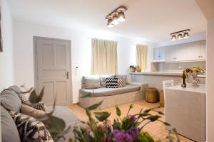 Family Room with Garden View room in Aletro Cottage Houses