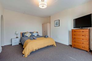 Dizzy Heights Swanage Sleeps 10 with Amazing Views