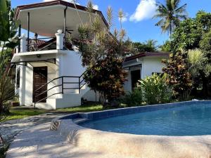 Charming 3-Bedroom Country Farm Home Pool ParkSprings Lipa