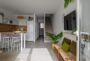 Monstera House - Near the beach, Air-Con, Fast Wifi and SAT tv By Lanzarote Vacation Homes