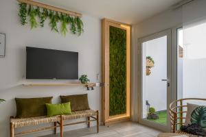 Monstera House - Near the beach, Air-Con, Fast Wifi and SAT tv By Lanzarote Vacation Homes