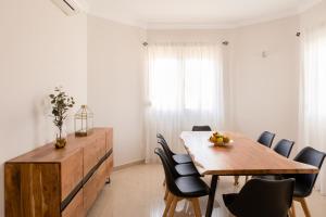 Modern Villa with private pool and mountain views