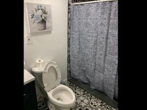 Brand new bedroom with Tv next JHU