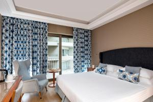 Double or Twin Room with Partial Sea View