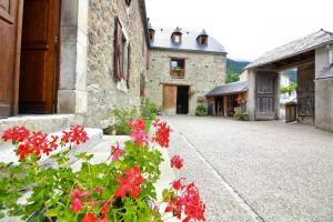 Maisons de vacances Maison de 4 chambres avec jacuzzi terrasse amenagee et wifi a Guchan a 4 km des pistes : photos des chambres