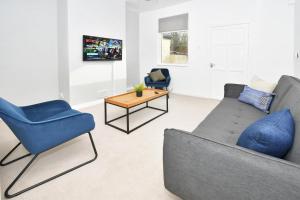 Colliery House, Modern 3 bed house, perfect for groups, heart of Newcastle-under-Lyme