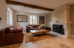 Roques Cottage - Spacieuse maison pierre avec piscine chauffée, cuisine dété, pétanque, ping-pong et jeux enfants - 10 min de Vic