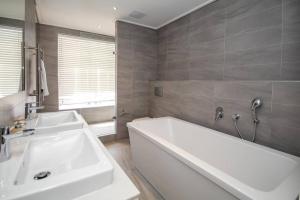 2201 Pullman 3 bedroom penthouse