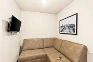 Queen Studio room in Cobblestone Hotel & Suites - Superior