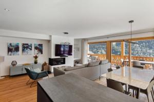 Le Montagnier by Mrs Miggins