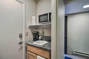 Near Boating Romantic 1st-Floor Apt in Pinetop