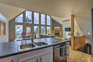 Near Hiking Mtn-View Conifer Cabin with 2 Decks