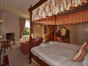 Double Room with Four Poster Bed room in Clonyard House Hotel
