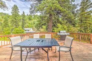 Updated Ruidoso Cabin with Spacious Deck and View
