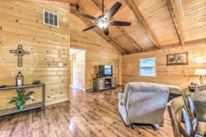 Updated Ruidoso Cabin with Spacious Deck and View