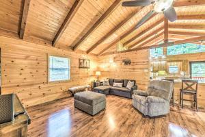 Updated Ruidoso Cabin with Spacious Deck and View