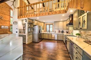 Ski, Hike & Relax: Beech Mtn Gem w Sweeping Views