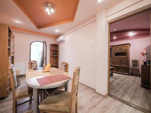 LUXURY Ultracentral