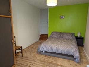 Maisons de vacances Maison au calme avec jardin prive et WIFI, ideale pour la famille - FR-1-653-21 : photos des chambres