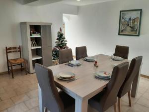 Maisons de vacances Gite Salles-Lavalette, 3 pieces, 6 personnes - FR-1-653-78 : photos des chambres