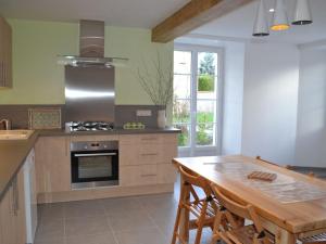 Maisons de vacances Gite Salles-de-Barbezieux, 4 pieces, 6 personnes - FR-1-653-80 : photos des chambres