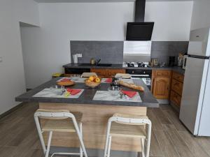 Maisons de vacances Gite Puyreaux, 3 pieces, 4 personnes - FR-1-653-98 : photos des chambres