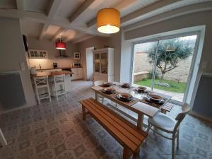 Maison en pierres avec jardin clos à Coulonges, animaux acceptés - FR-1-653-127