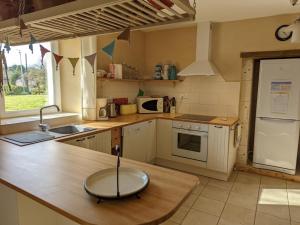 Maisons de vacances Maison familiale avec grand jardin pres du Perigord - 3 chambres, WIFI et velos fournis - FR-1-653-171 : photos des chambres