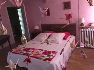 Maisons de vacances Maison familiale avec grand jardin pres du Perigord - 3 chambres, WIFI et velos fournis - FR-1-653-171 : photos des chambres