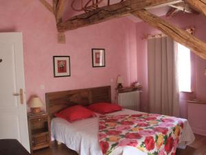 Maisons de vacances Maison familiale avec grand jardin pres du Perigord - 3 chambres, WIFI et velos fournis - FR-1-653-171 : photos des chambres