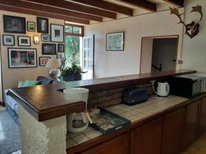 Maison avec Jardin Clos et Cheminée, proche La Rochefoucauld - FR-1-653-164