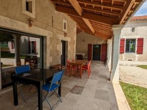 Maisons de vacances Gite Val des Vignes, 4 pieces, 8 personnes - FR-1-653-183 : photos des chambres