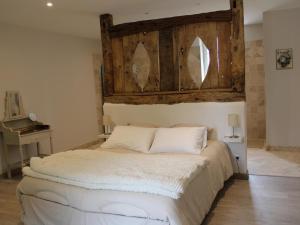 Maisons de vacances Gite a Fontclaireau : piscine privative, jardin clos, 4 ch., draps et linge fournis - FR-1-653-202 : photos des chambres