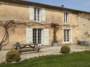 Maisons de vacances Gite Chadurie, 3 pieces, 5 personnes - FR-1-653-172 : photos des chambres