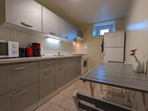 Maisons de vacances Gite Salles-Lavalette, 2 pieces, 4 personnes - FR-1-653-177 : photos des chambres