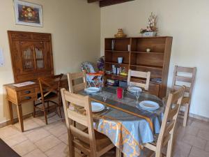 Maisons de vacances Gite Salles-Lavalette, 2 pieces, 4 personnes - FR-1-653-177 : photos des chambres